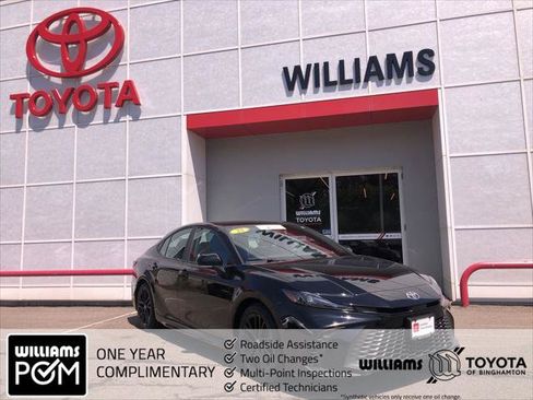 Certified 2025 Toyota Camry SE FWD image 1