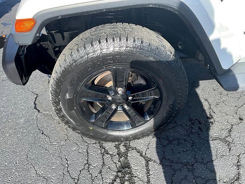 Used 2021 Jeep Wrangler Unlimited Sahara image 10