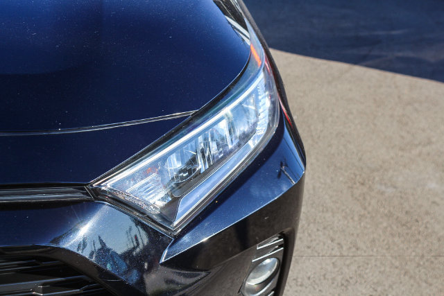 Used 2020 Toyota RAV4 XLE Premium w/ Carpet Mat Package FWD image 13