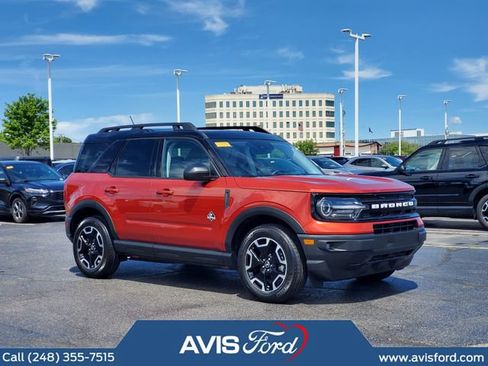 Used 2023 Ford Bronco Sport Outer Banks w/ Tech Package AWD/4WD image 1