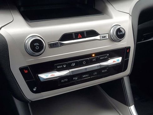 Certified 2022 Ford Explorer XLT w/ Equipment Group 202A image 28