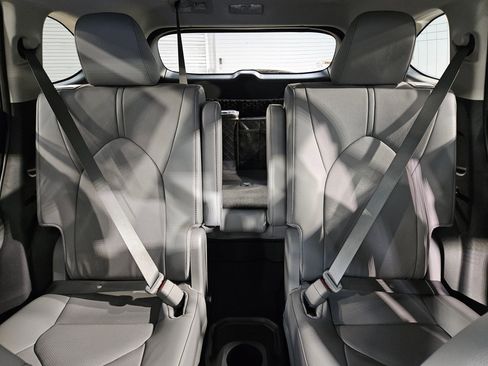 New 2026 Toyota Highlander Limited AWD/4WD image 10