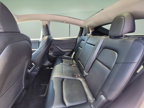 Used 2022 Tesla Model Y Long Range AWD/4WD image 17