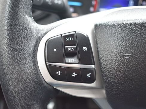 Used 2023 Ford Explorer XLT image 18