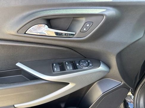 Used 2025 Chevrolet Trax RS w/ Driver Confidence Package FWD image 22