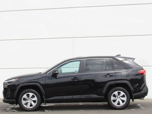 Used 2023 Toyota RAV4 LE AWD/4WD image 4