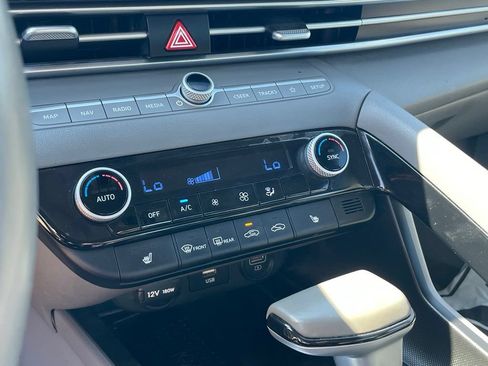 Used 2023 Hyundai Elantra SEL w/ Convenience Package FWD image 17