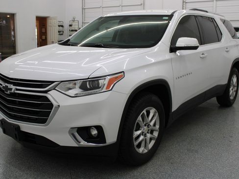 Used 2018 Chevrolet Traverse LT image 3