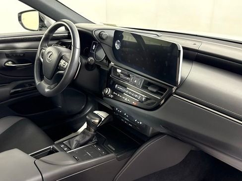 Used 2022 Lexus ES 300h w/ Premium Package image 33