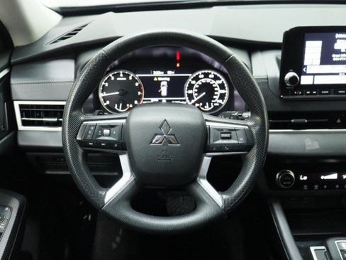 Used 2024 Mitsubishi Outlander ES FWD image 25