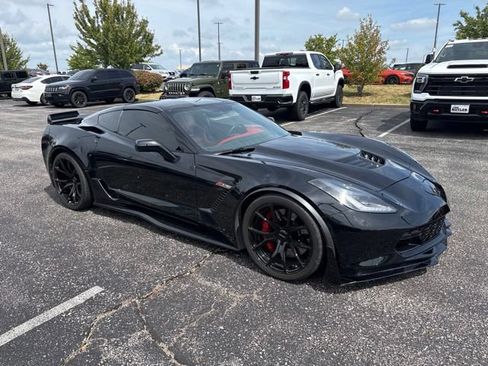 Used 2015 Chevrolet Corvette Z06 w/ 3LZ Preferred Equipment Group RWD image 4