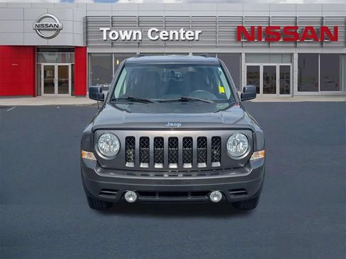 Used 2016 Jeep Patriot Latitude FWD image 2