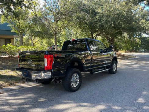 Used 2019 Ford F250 XLT w/ XLT Premium Package image 6