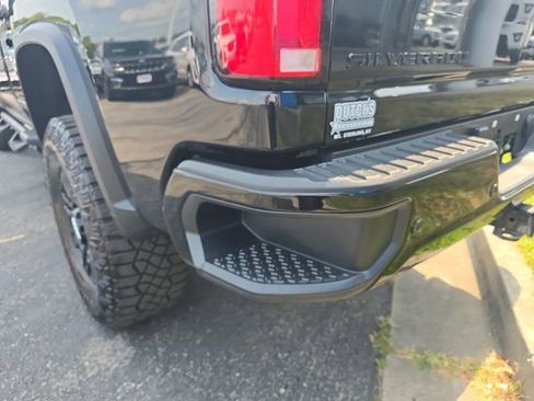 Used 2024 Chevrolet Silverado 2500 ZR2 w/ Technology Package image 16