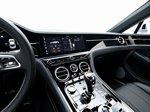 Used 2024 Bentley Continental GT image 66