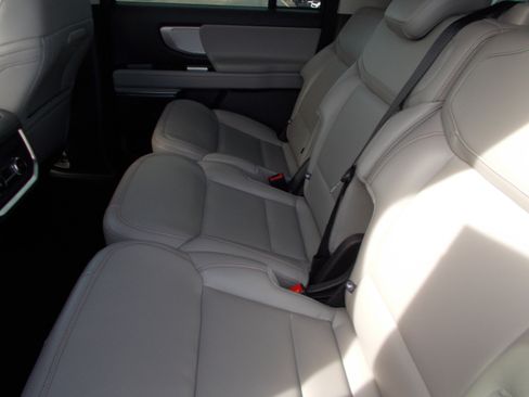 Used 2025 Ford Expedition Max Active AWD/4WD image 5