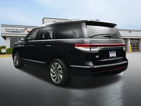 Used 2023 Lincoln Navigator Reserve AWD/4WD image 3