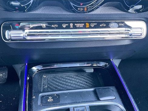 Certified 2025 Mercedes-Benz GLB 250 4MATIC image 11