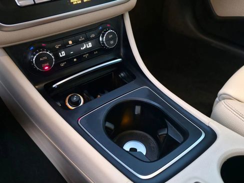 Used 2018 Mercedes-Benz GLA 250 image 30