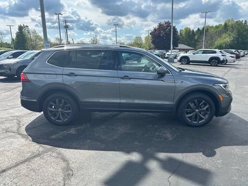 Used 2023 Volkswagen Tiguan SE AWD/4WD image 3