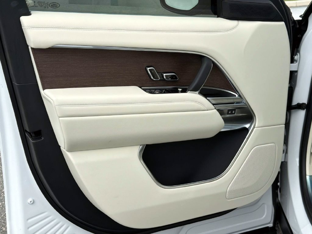 New 2027 Land Rover Range Rover Long Wheelbase SE AWD/4WD image 16