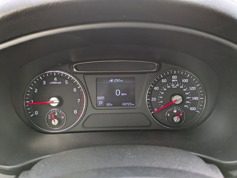 Used 2020 Kia Sorento LX image 3