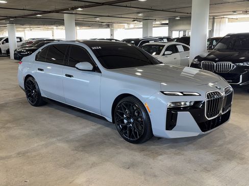 Used 2024 BMW 760i xDrive w/ Premium Package 2 AWD/4WD image 2