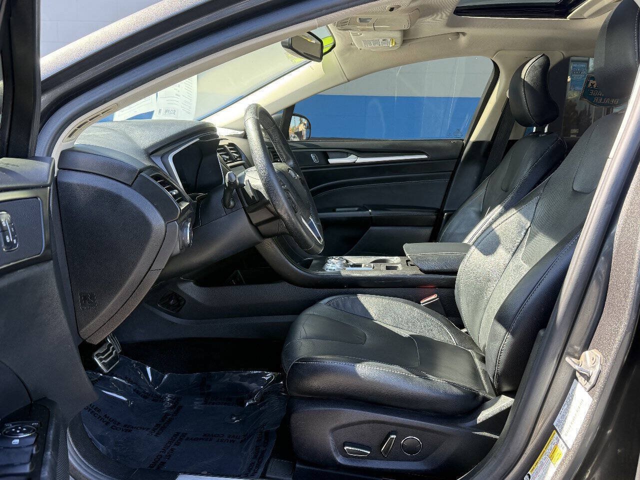 Used 2017 Ford Fusion Titanium FWD image 9