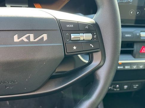 Certified 2025 Kia K4 LX image 23