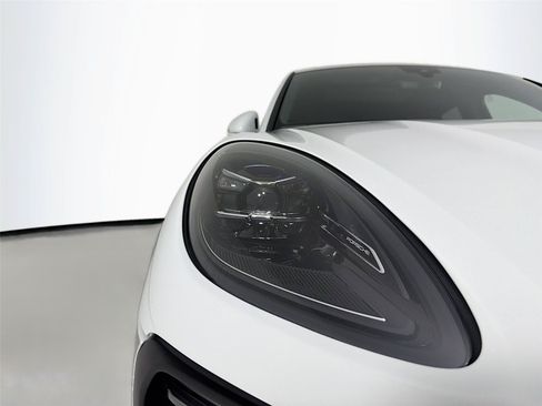 Used 2022 Porsche Macan AWD/4WD image 30