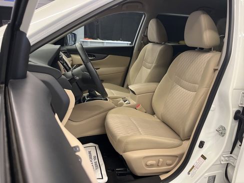 Used 2019 Nissan Rogue SV image 11