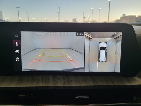 Used 2024 Kia Telluride SX Prestige w/ Towing Package image 15