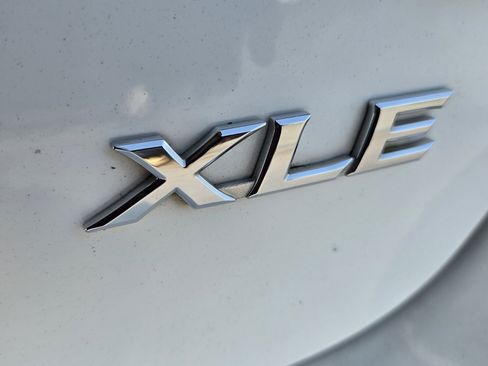 Used 2017 Toyota Camry XLE w/ Moonroof Package FWD image 28
