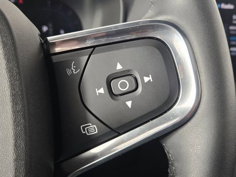 Certified 2023 Volvo XC40 B5 Ultimate w/ Climate Package image 27