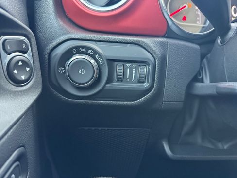 Used 2022 Jeep Wrangler Unlimited Rubicon w/ LED Lighting Group AWD/4WD image 28