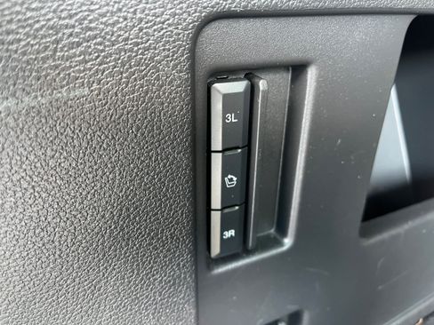 Used 2018 Ford Expedition Max XLT w/ Equipment Group 201A AWD/4WD image 8