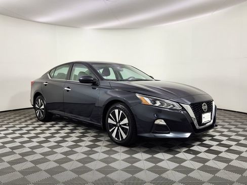 Used 2022 Nissan Altima 2.5 SV AWD/4WD image 6