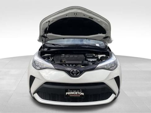 Used 2022 Toyota C-HR XLE image 9