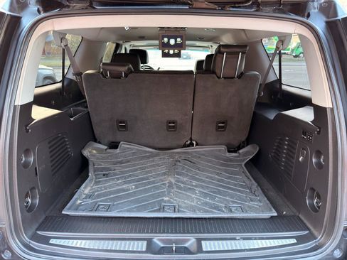 Used 2017 Chevrolet Suburban LT image 14