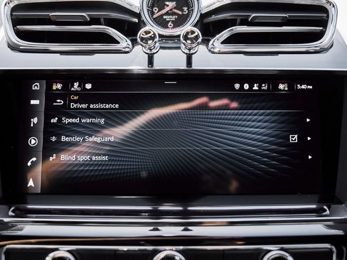 Used 2022 Bentley Bentayga AWD/4WD image 76