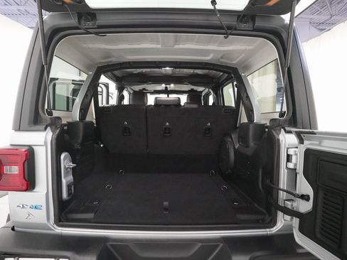 Used 2022 Jeep Wrangler Unlimited Sahara w/ Cold Weather Group image 10