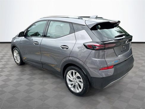Used 2023 Chevrolet Bolt EUV LT image 6