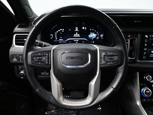 Used 2022 GMC Yukon XL Denali AWD/4WD image 18