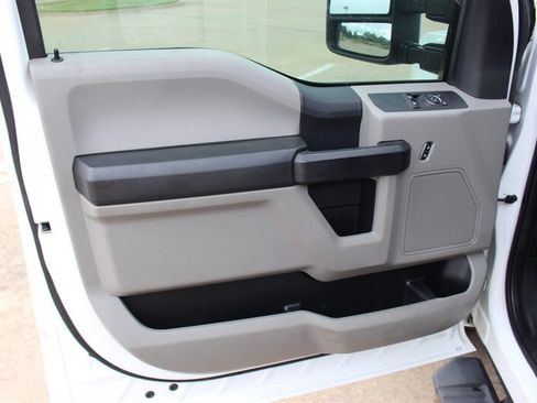 Used 2019 Ford F250 XL w/ Power Equipment Group RWD image 18