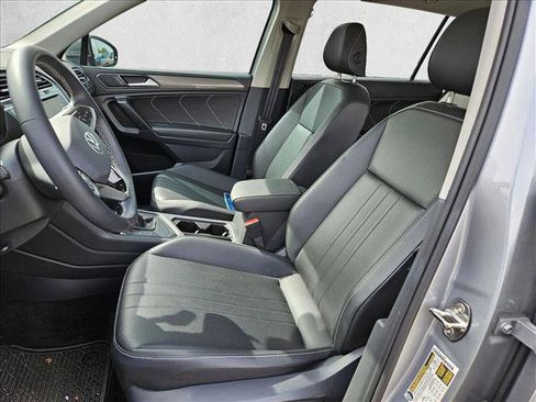 Used 2023 Volkswagen Tiguan SE w/ Panoramic Sunroof Package image 20