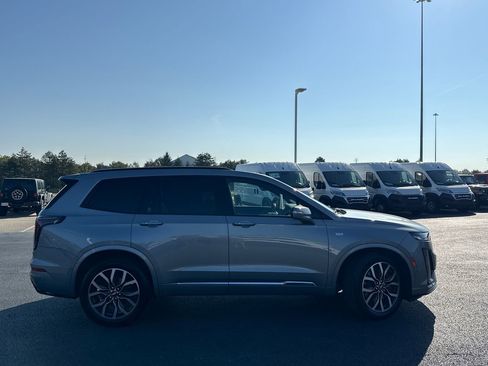 Used 2024 Cadillac XT6 Sport w/ Technology Package image 2