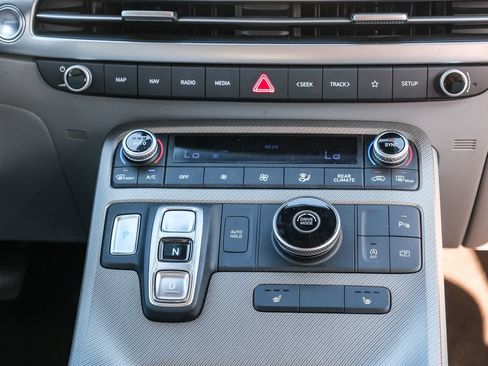 Used 2024 Hyundai Palisade SEL FWD image 13