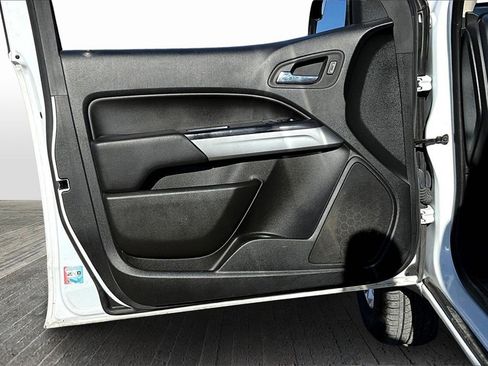 Used 2022 Chevrolet Colorado LT w/ Fleet Safety Package image 18