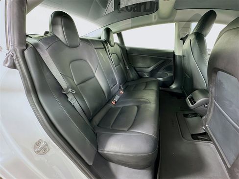 Used 2020 Tesla Model 3 Standard Range image 32