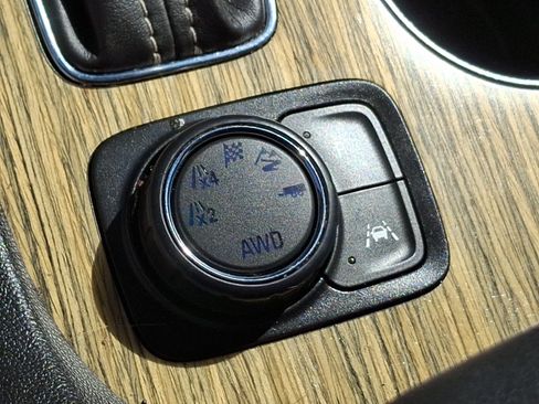 Used 2019 GMC Acadia Denali AWD/4WD image 28
